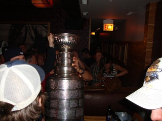 Illustration for article titled Blackhawks Celebrate Cup Win With 8AM Trip To Chicago Bar (MORE UPDATES)